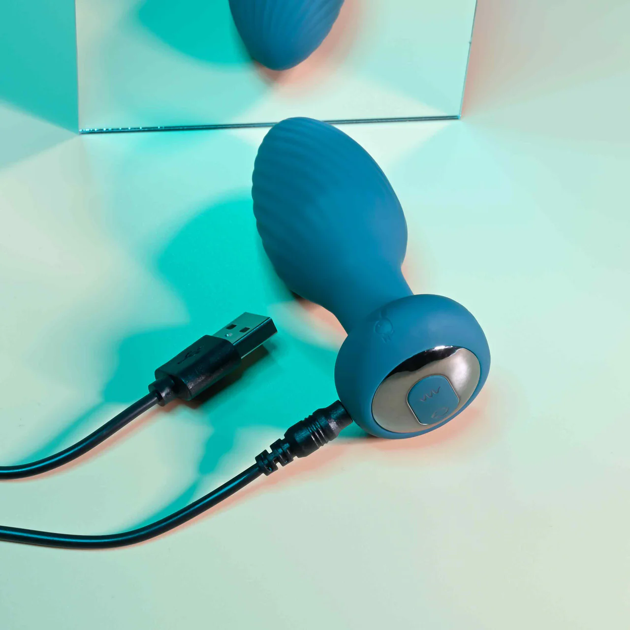 Playboy Spinning Tail Teaser - Image 4