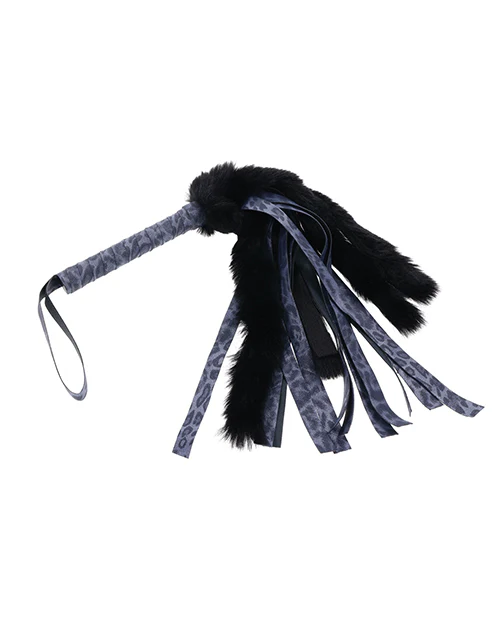 Sportsheets Cougar Faux Fur Flogger - Image 3